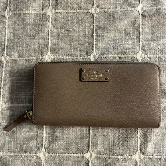 Kate Spade Wallet - Picture 1 of 5